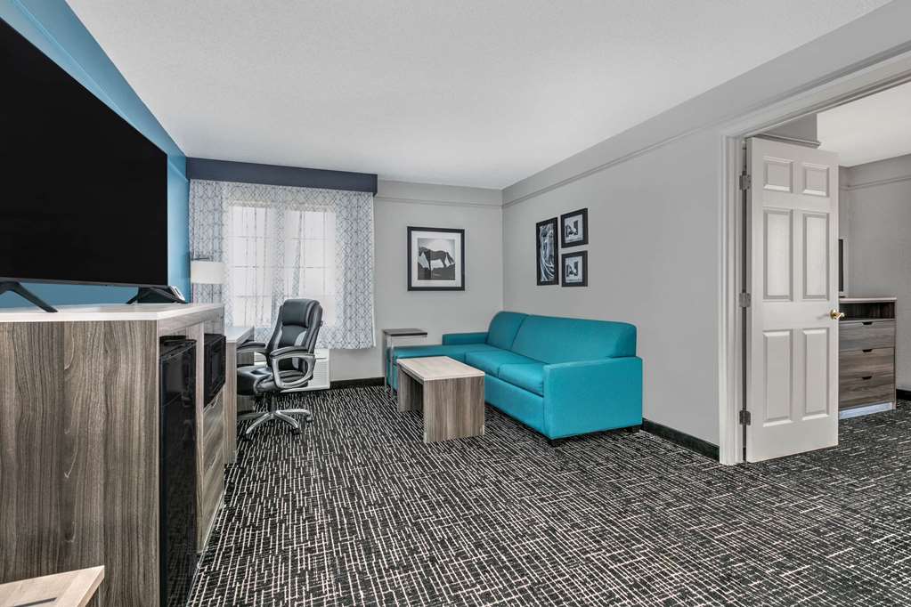 La Quinta Inn & Suites by Wyndham Weatherford - photo 30