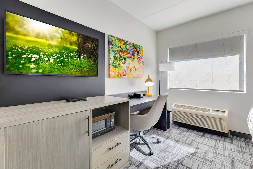 La Quinta Inn & Suites by Wyndham Jacksonville Mandarin - photo 33