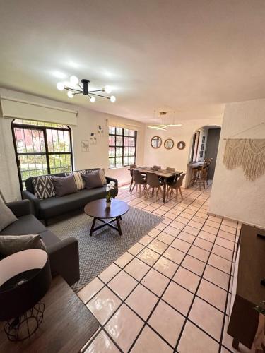 Familias O Ejecutivos Centrico Remodelado 3 Habitaciones — 4-Star Luxury Hotel in Queretaro, Mexico