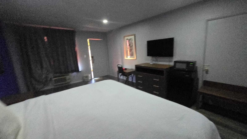 Jeffersonian Motor Inn - photo 10