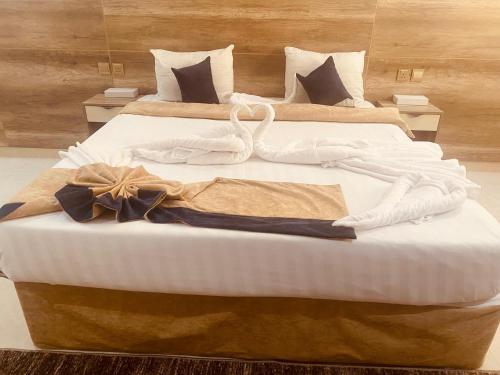 فندق النخبة الذهبي Golden Elite Hotel — hotel near Prince Mohammad Bin Abdulaziz Airport