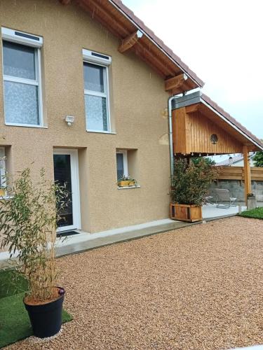 Les Douglas - carbon neutral hotel in Matour