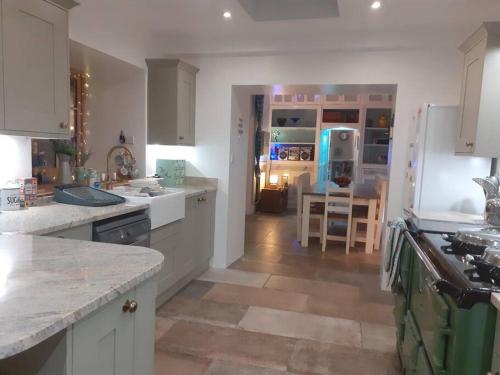 Big fireplace aga hot tub wet room barn garage in Llanelli, United Kingdom