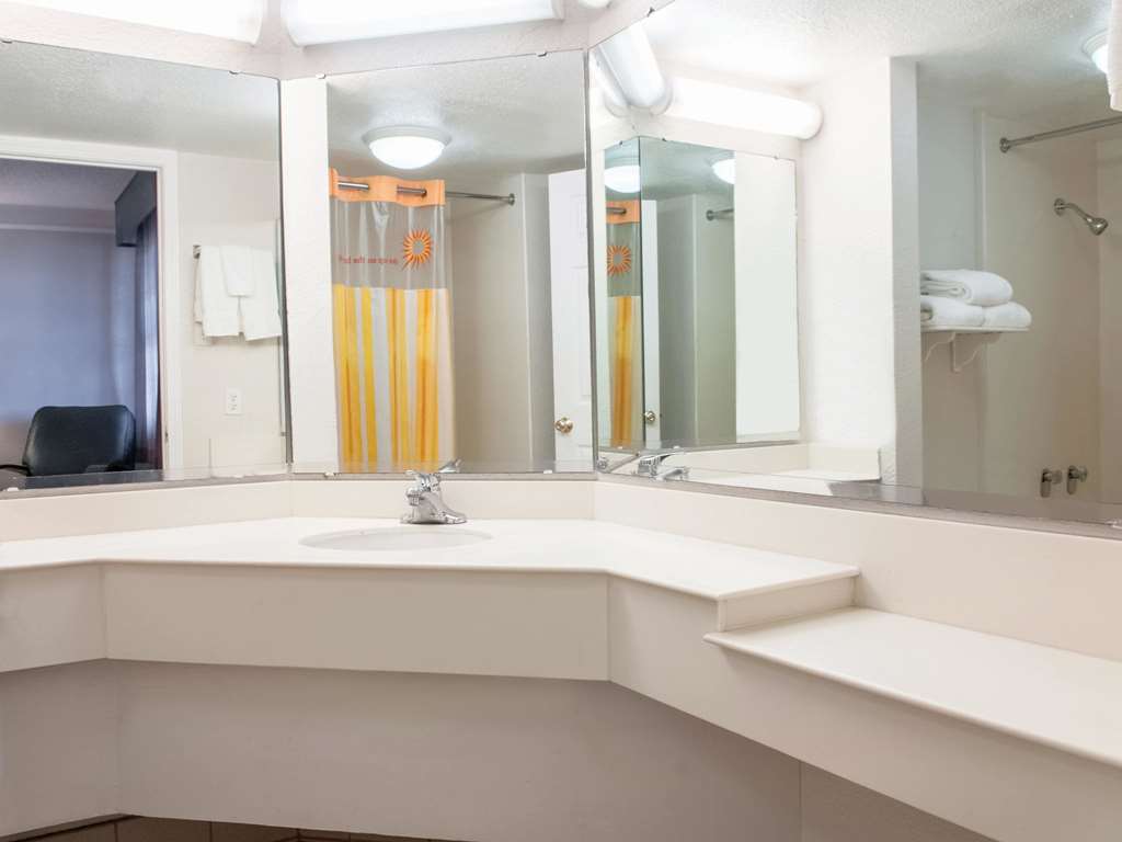 La Quinta Inn by Wyndham New Orleans Veterans Metairie - photo 23