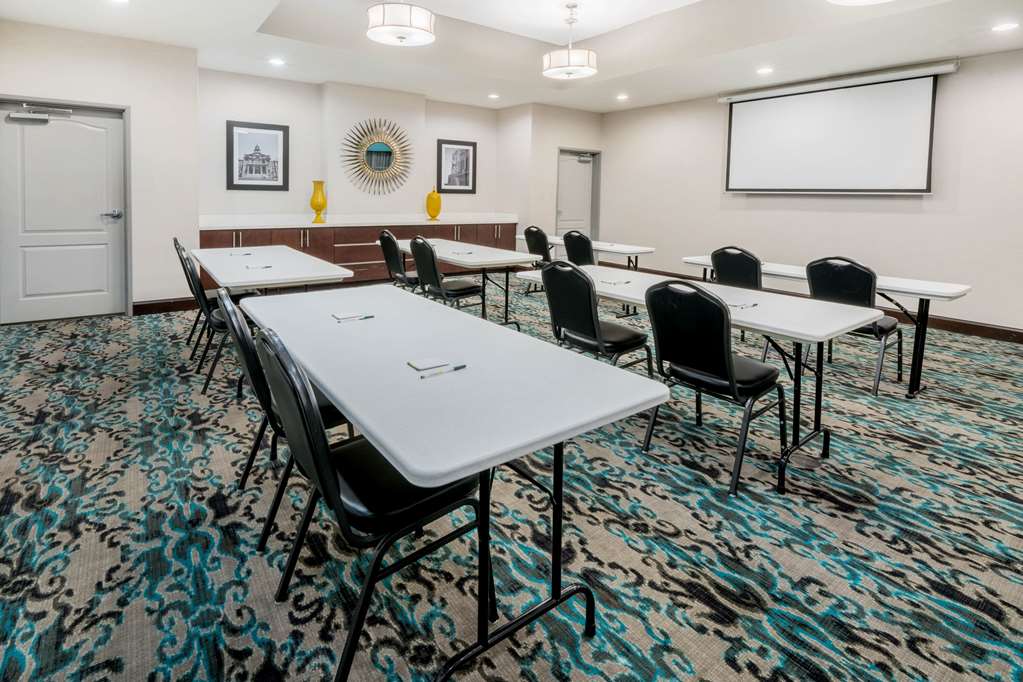 La Quinta Inn & Suites by Wyndham Fort Worth Arlington West - photo 26