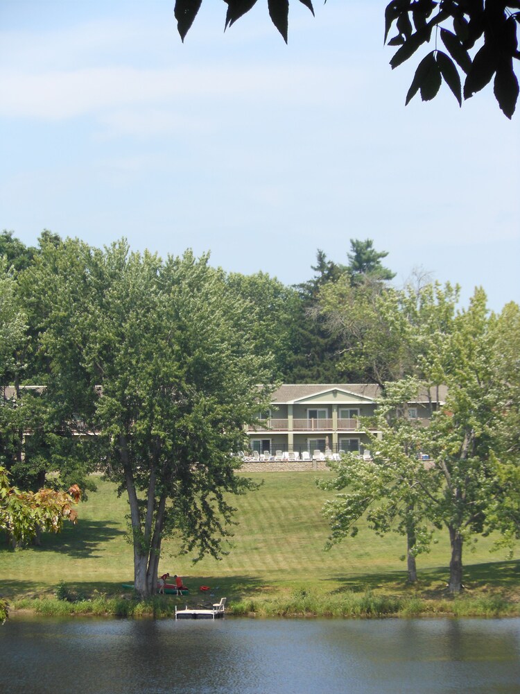 University Inn Academic Suites - photo 23