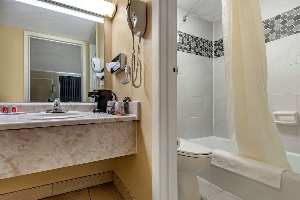 Econo Lodge Erlanger Cincinnati Airport - photo 18