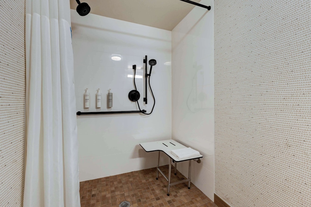Hampton Inn & Suites Lake George - photo 66