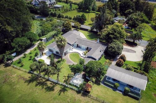 Bycroft Lodge — 5-Star Luxury Hotel in Auckland, New Zealand