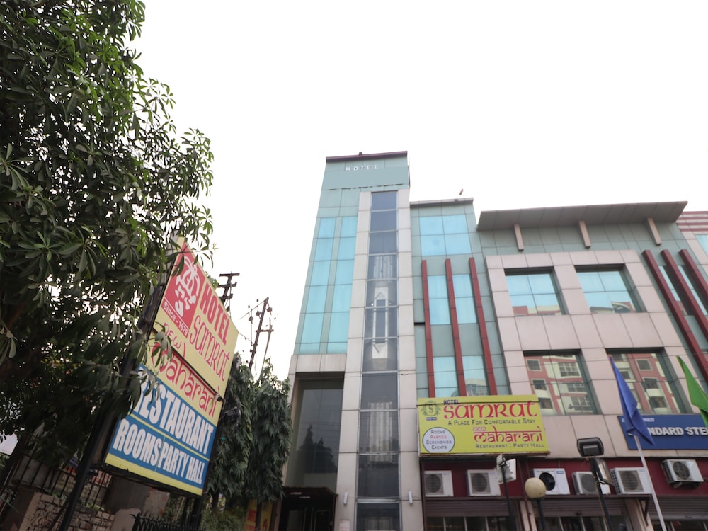 OYO 24788 Hotel Samrat