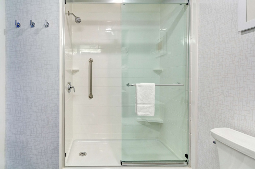 Hampton Inn Salina - photo 20
