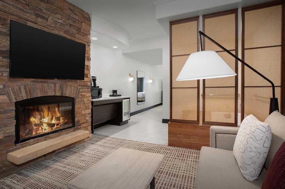 La Bellasera Hotel & Suites Paso Robles Tapestry by Hilton - photo 40