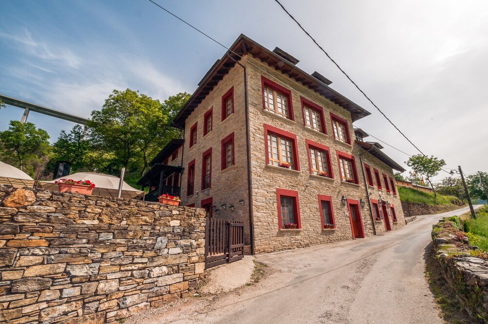 El Capricho de Josana — hotel in Vega De Valcarce