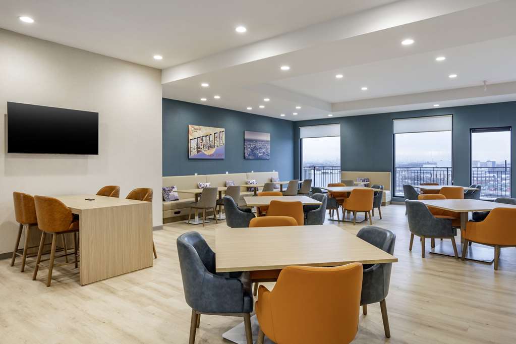 Comfort Inn & Suites Newark Liberty International Airport - photo 58