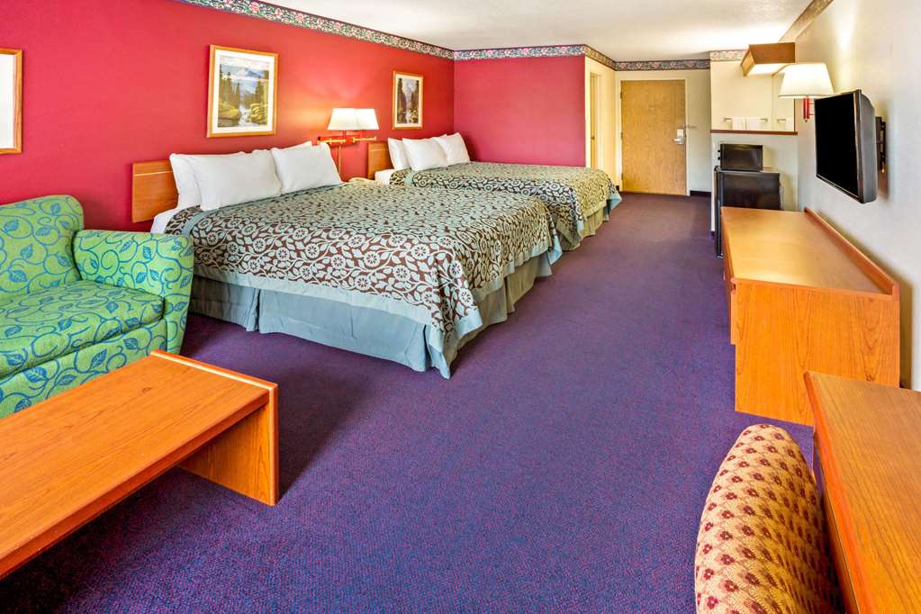 Days Inn & Suites by Wyndham Gresham - photo 8