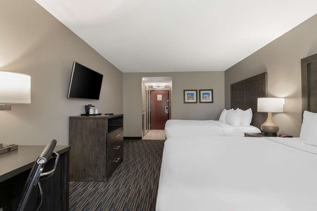 Comfort Inn and Suites Near Medical Center - photo 16