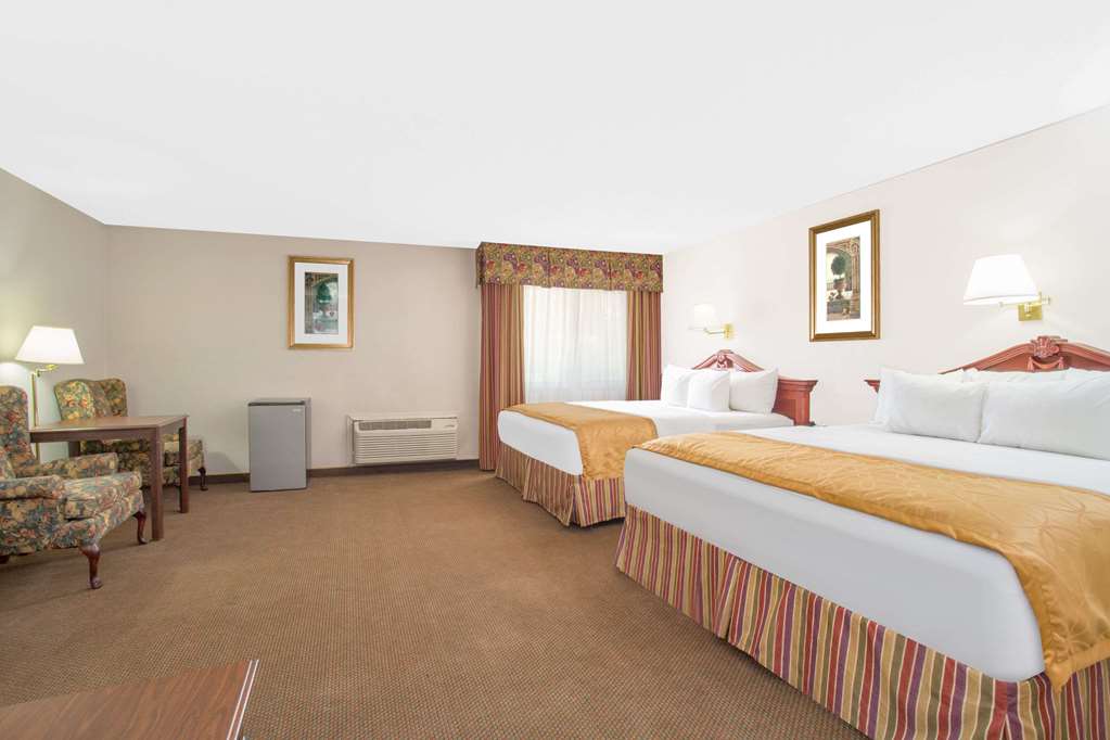Days Inn & Suites by Wyndham Red Rock Gallup - photo 14