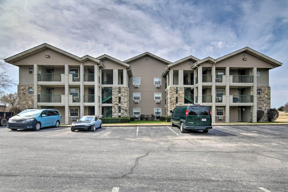 5 Mi to Holiday Shows Resort Condo in Branson - photo 14