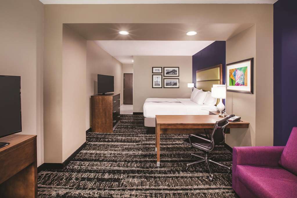La Quinta Inn & Suites by Wyndham Baton Rouge Port Allen - photo 12