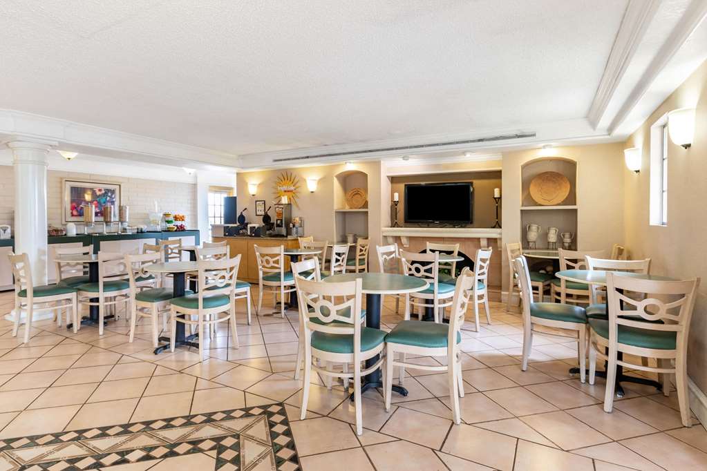 La Quinta Inn by Wyndham El Paso West - photo 24