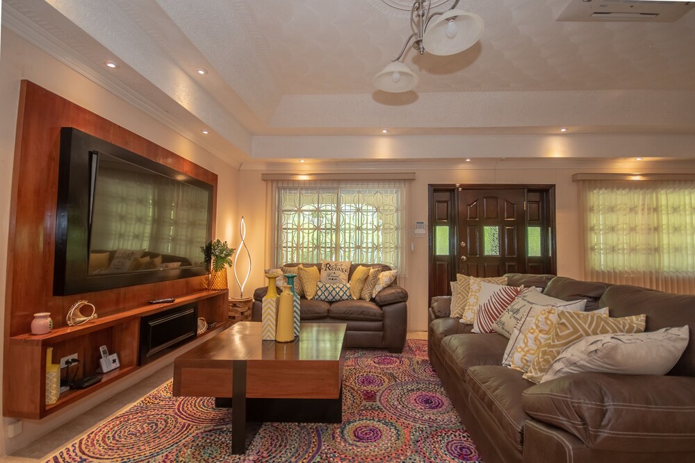 Tropical Escape Villa — 4-Star Luxury Hotel in Ocho Rios, Jamaica