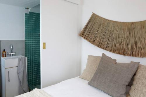 Quaint Room To Rent Number 4706