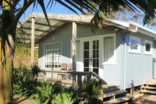 Hot Water Beach Surf Sound Cottage — 4-Star Luxury Hotel in Tairua, New Zealand