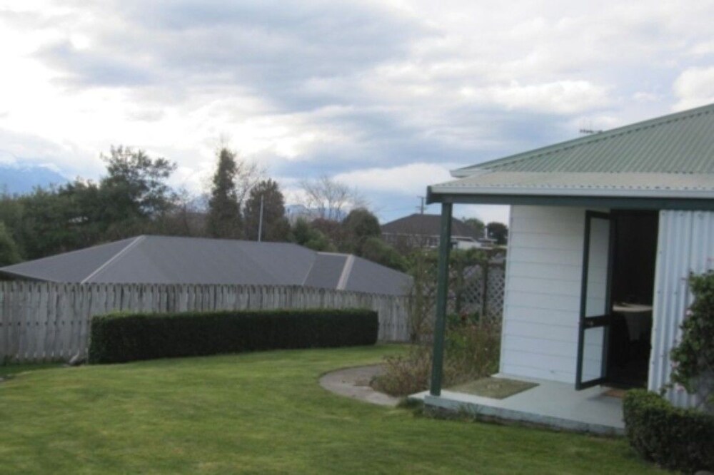 Central Mountain Views Spa in Kaikoura, New Zealand