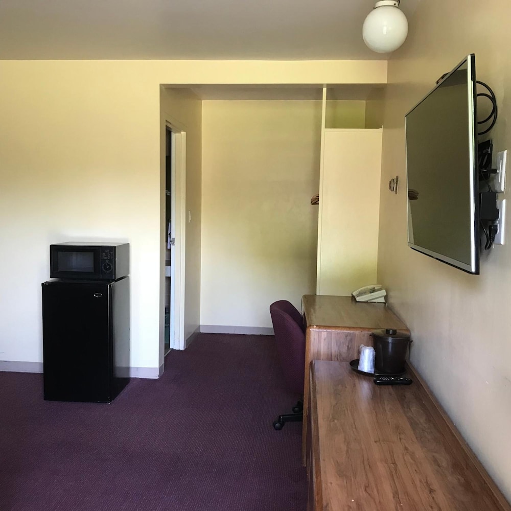 Allenwood Motel - photo 22