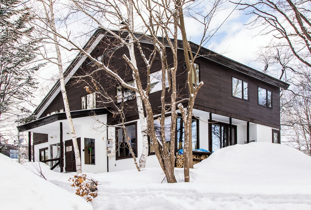 Gensei - carbon neutral hotel in Unknown City