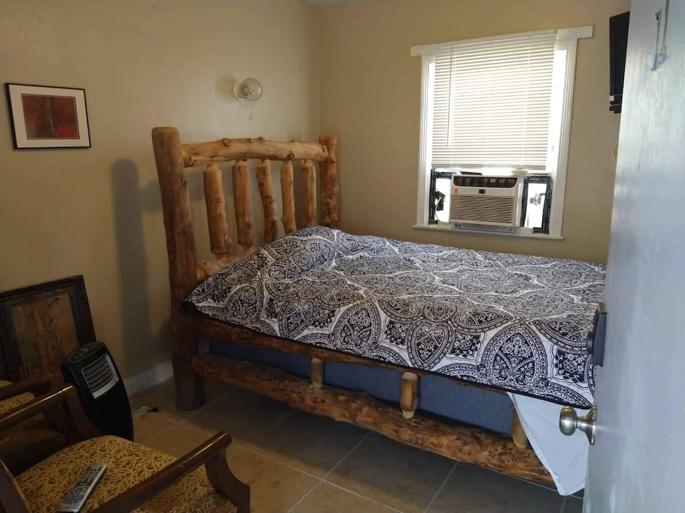 EL Amigo Motel - photo 14