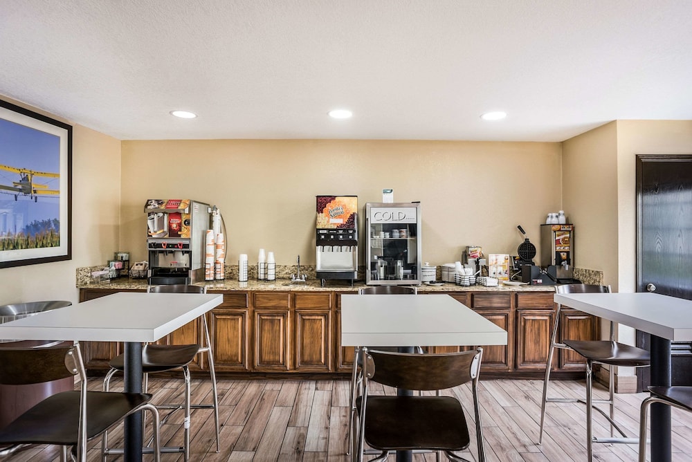 MainStay Suites Cedar Rapids North Marion - photo 56