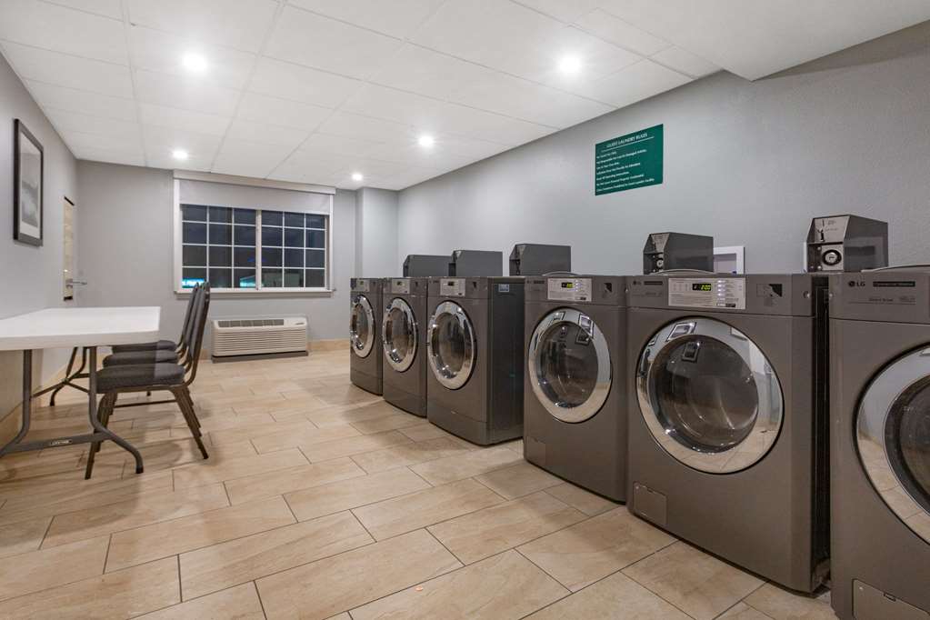 La Quinta Inn & Suites by Wyndham Joplin - photo 36