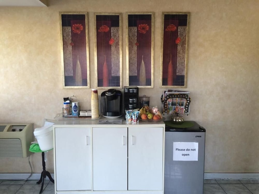 Budget Inn and Suites El Centro - photo 22