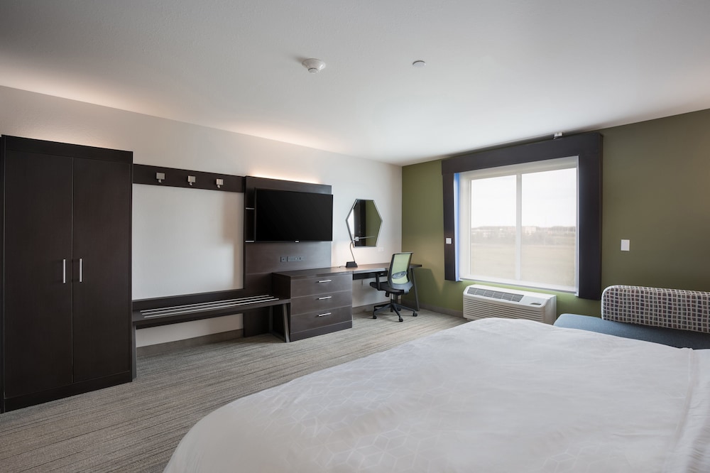 Holiday Inn Express & Suites Chicago Hoffman Estates by IHG - photo 8