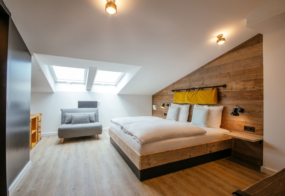 Hotel Landhafen — hotel in Niebuell