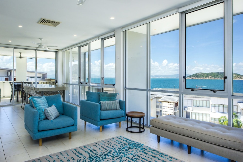 1 Bright Point Apartment 1504 — 4-Star Luxury Hotel in Nelly Bay, Australia