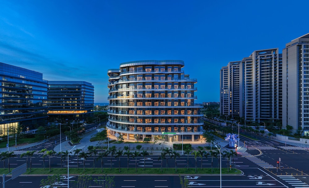 Holiday Inn Express Haikou Intl Duty Free City — 5-Star Luxury Hotel in Haikou, People's Republic of China