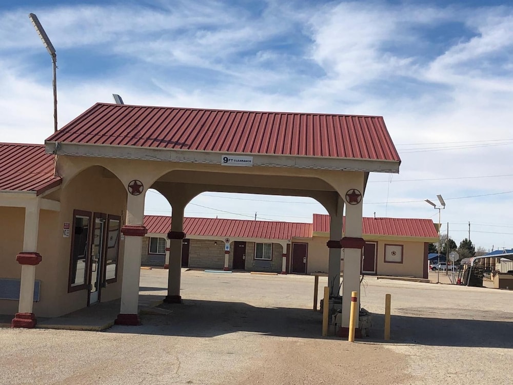 Executive Inn - carbon neutral hotel in Snyder