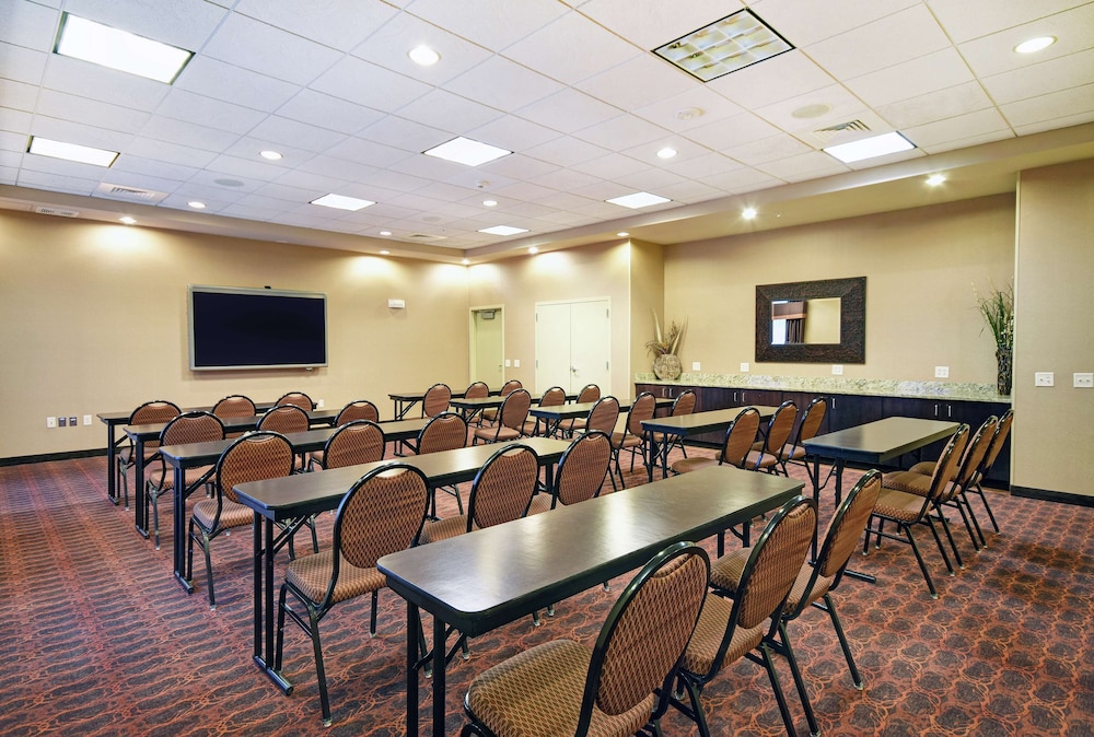Hampton Inn Beloit - photo 43