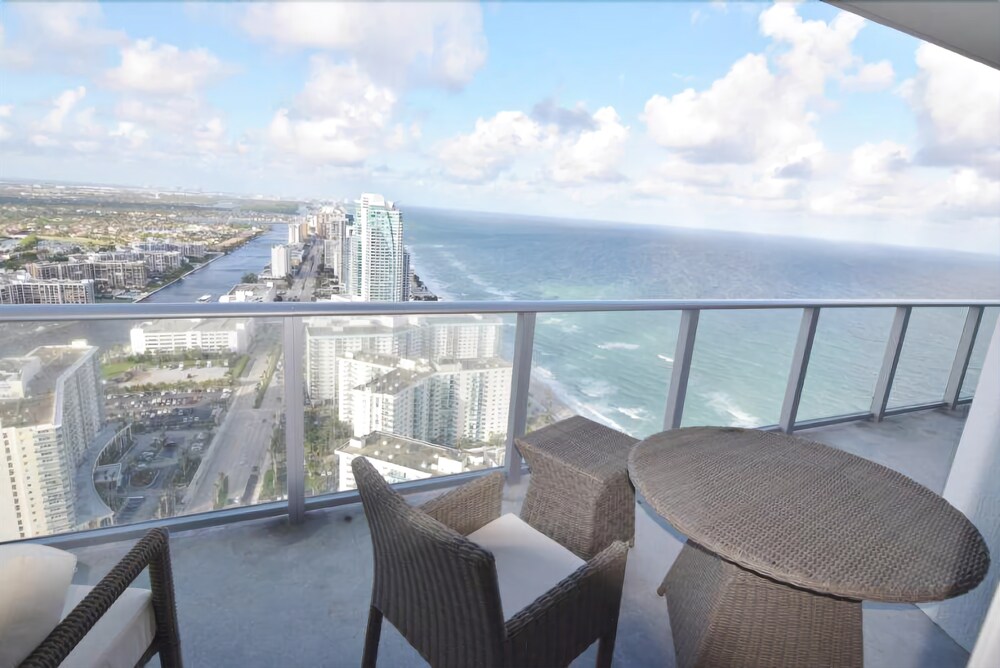 Ocean And Bay Views 1 Bed 1 Bath @ Hyde Resort - photo 20