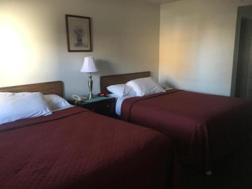 Villager Motel & Glen Manor Estate - photo 19