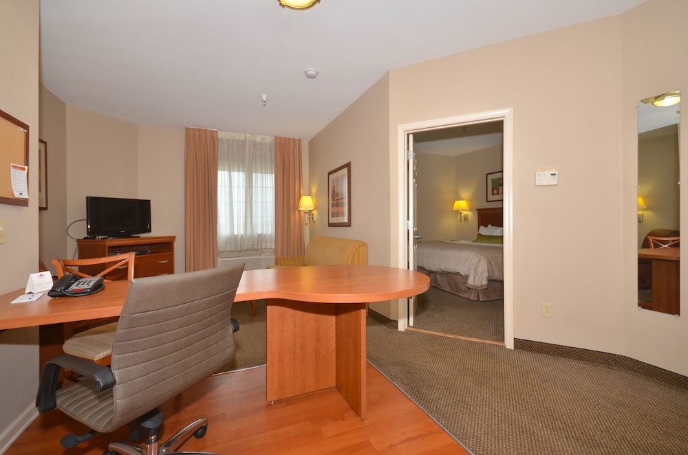Candlewood Suites Clarksville an IHG Hotel - photo 3
