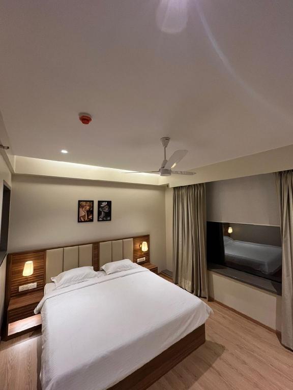 Hotel Krystal in Sangli, India