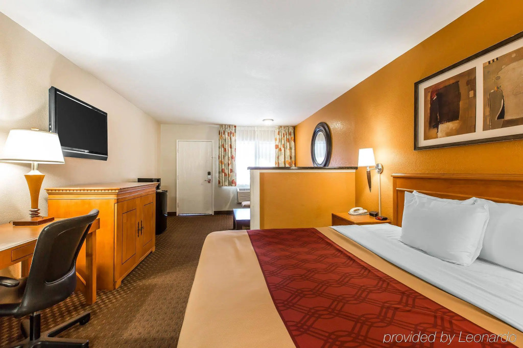 Econo Lodge Inn & Suites El Cajon San Diego East - photo 23