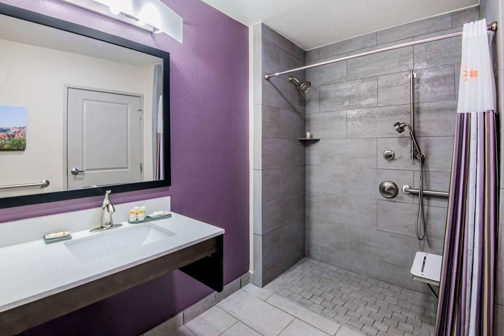 La Quinta Inn & Suites by Wyndham Pampa - photo 44