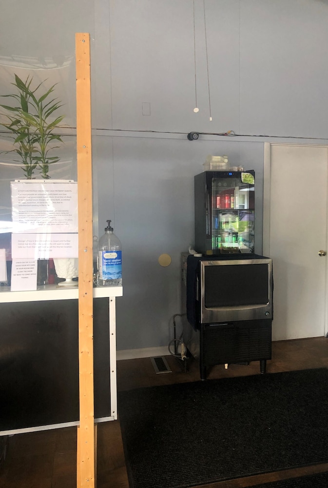 Copper Lantern Motor Lodge - photo 3