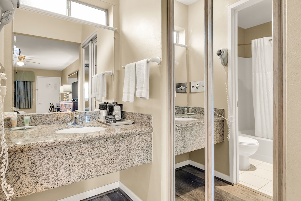 Scottish Fairway Inn - photo 12