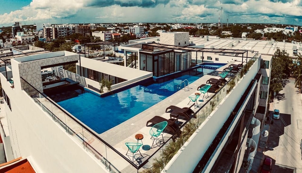 Rooftop pool