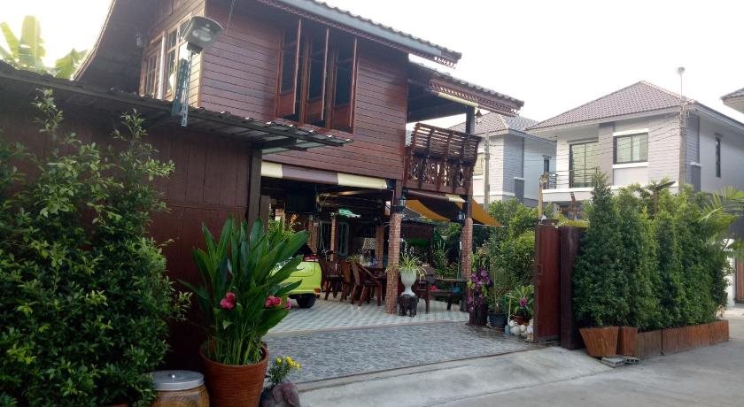 Ruenthip Homestay — 4-Star Luxury Hotel in Bangkok, Thailand